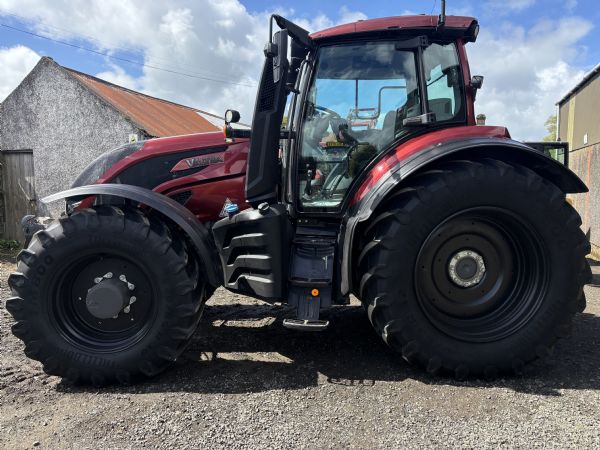 T175